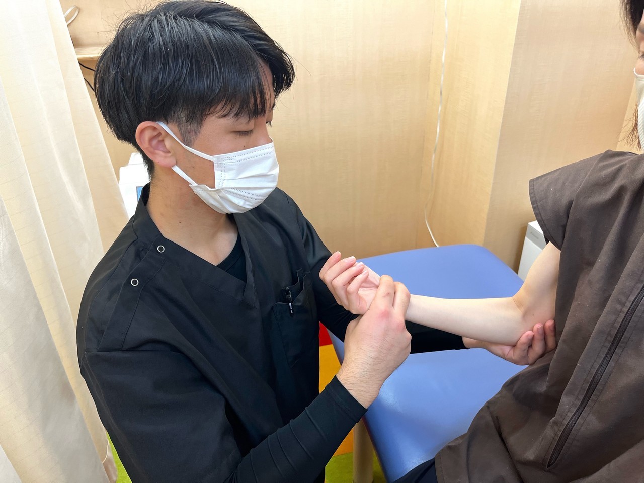 高槻　寝違い　首の痛み　板状筋　橋本鍼灸整骨院　保険治療