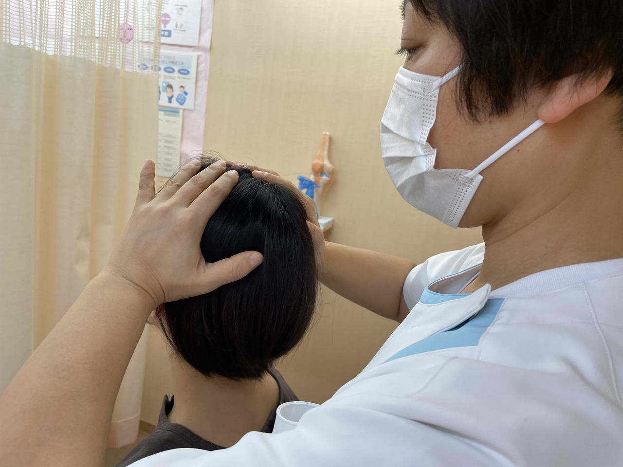 高槻　寝違い　首の痛み